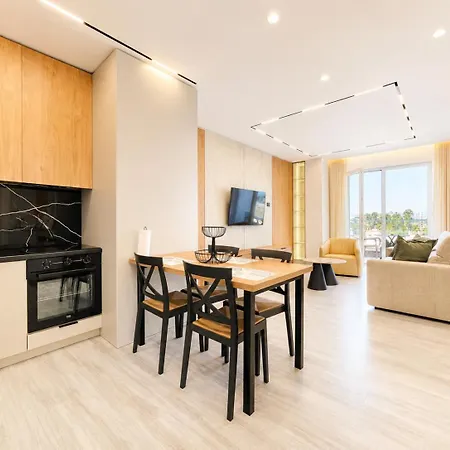 Aron's Qerret Appartement Golem (Tirana)