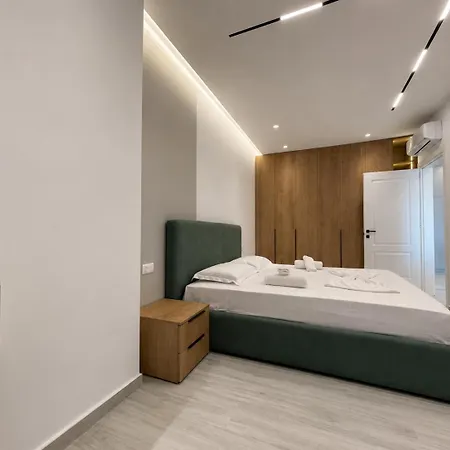Aron's Qerret Appartement Golem (Tirana)