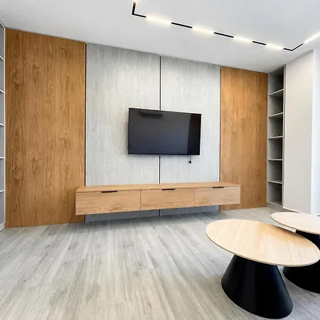 Aron's Qerret Appartement Golem (Tirana)