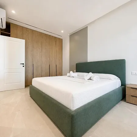 Aron's Qerret Appartement Golem (Tirana)