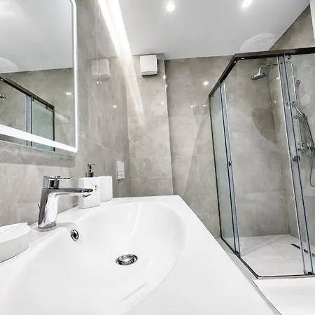 Aron's Qerret Appartement *