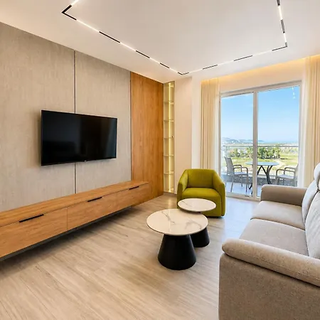 Aron's Qerret Appartement Golem (Tirana)