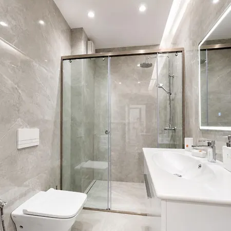 Aron's Qerret Appartement *