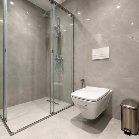 Aron's Qerret Appartement Golem (Tirana)